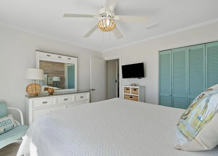 Barefoot House Holiday home *